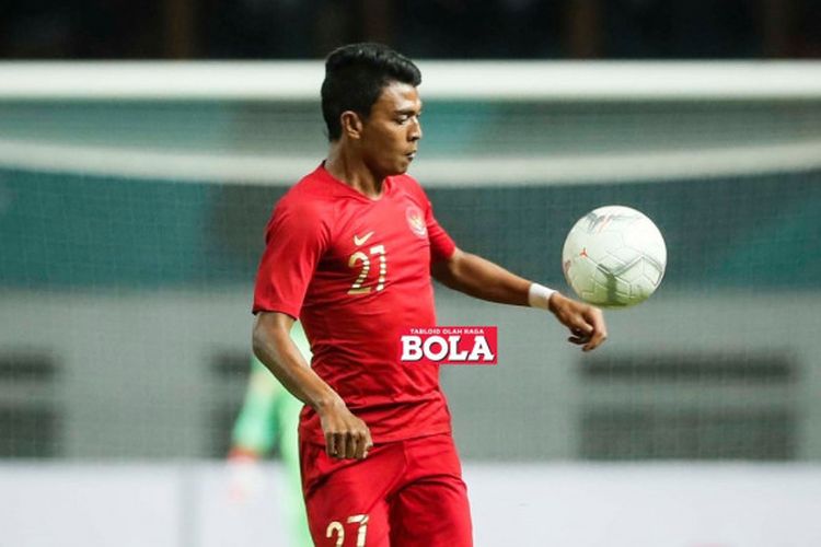 Aksi penyerang timnas Indonesia, Dedik Setiawan, dalam laga persahabatan melawan Mauritius di Stadion Wibawa Muklti, Selasa (11/9/2018).