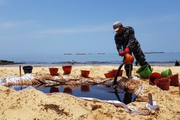 Pertamina menargetkan pantai Balikpapan bersih dari cemaran minyak yang tumpah dalam empat hari.