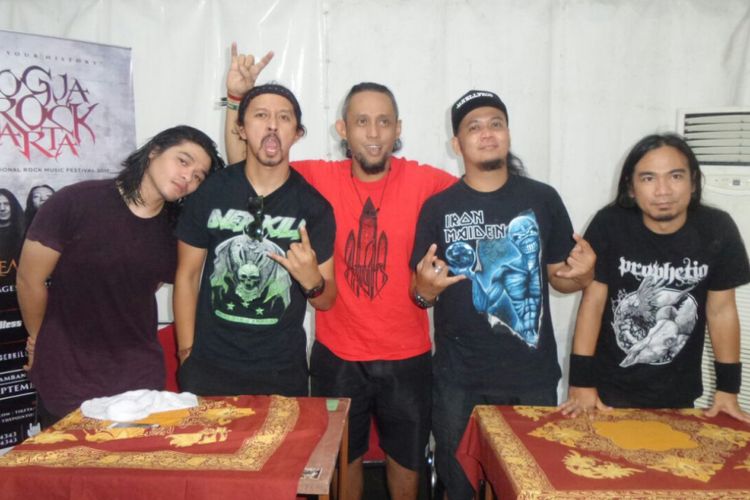 Grup band Burgerkill dalam jumpa pers di JogjaRockarta, stadion Kridosono, Kota Baru, Yogyakarta, Sabtu (29/9/2017).