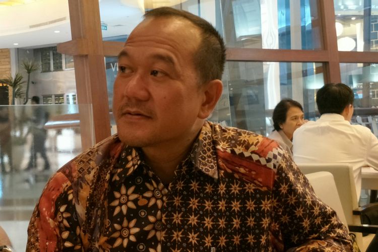 Direktur Pengembangan Bursa Efek Indonesia (BEI) Nicky Hogan saat diskusi dengan media Pasific Place, Jakarta, Senin (26/3/2018).