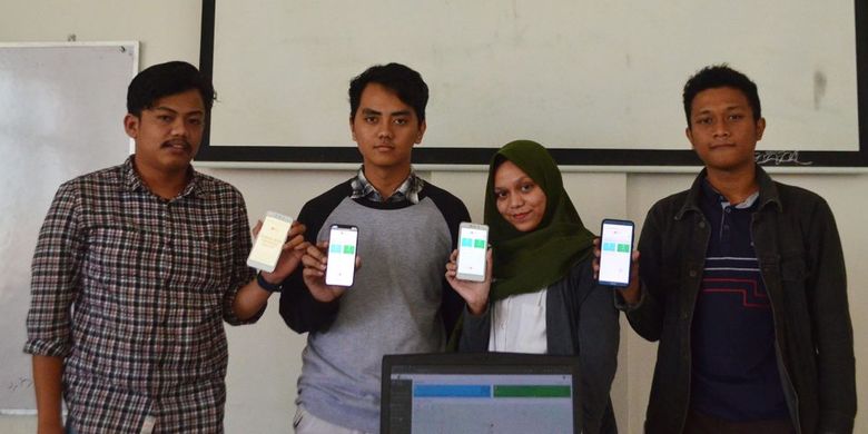 Empat orang mahasiswa Institut Teknologi Telkom (ITT) Purwokerto yang membuat aplikasi bernama Bloodee.