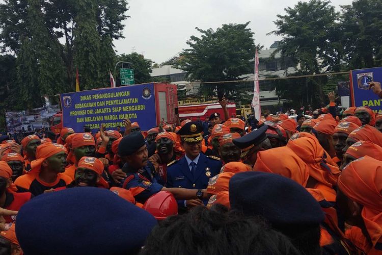 Gubernur DKI Jakarta Anies Baswedan di acara peringatan hari ulang tahun pemadam kebakaran di  markas Dinas Penanggulangan Kebakaran dan Penyelamatan, Jakarta Pusat, Kamis (1/3/2018) pagi.