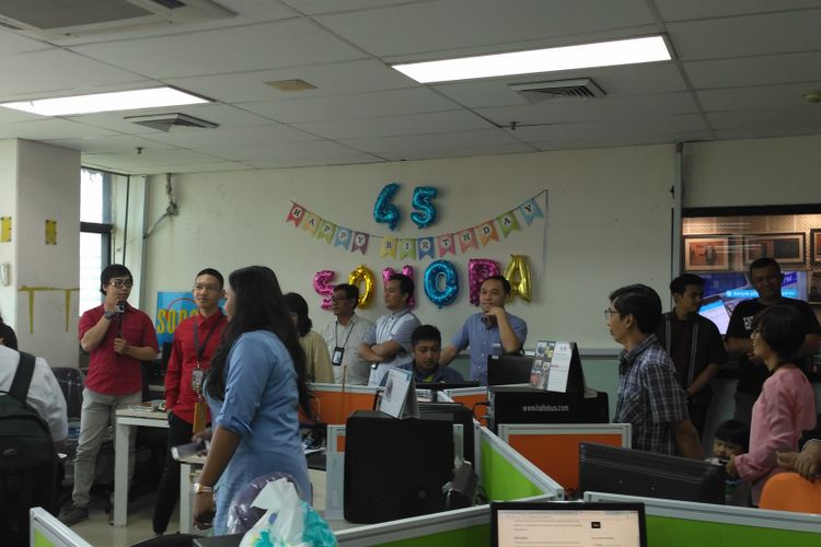 Perayaan sederhana dalam rangka ulang tahun Sonora FM ke-45 di Gedung Perintis, Jakarta Barat. Selasa (8/8/2017).