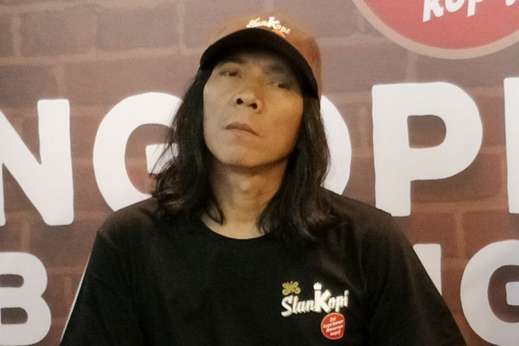 Drummer grup band Slank, Bimbim saat ditemui di Peluncuran Slankopi di Trafique Coffee, Jalan Hang Tuah Raya, Jakarta Selatan, Sabtu (16/12/2017).