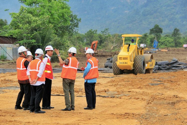 Konstruksi Jalan Tol Padang-Pekanbaru dimulai, Jumat (9/2/2018). Untuk tahap pertama pekerjaan dilakukan untuk Seksi 1 Padang-Sicincin sepanjang 28 kilometer.