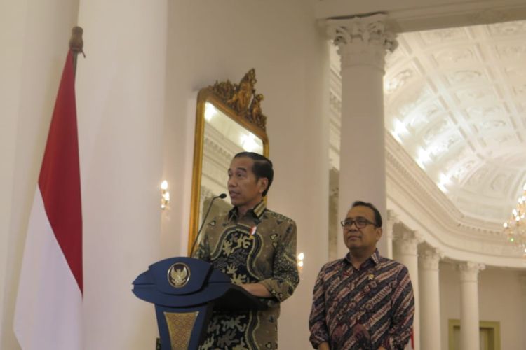 Presiden Jokowi dalam jumpa pers di Istana Bogor, Kamis (22/8/2019).