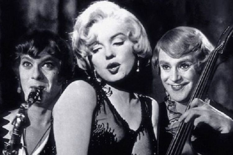 Film Some Like It Hot dibintangi oleh Marilyn Monroe.