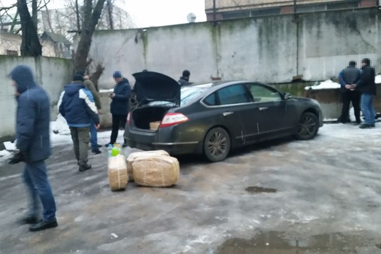 Pihak berwenang Argentina menyita hampir 400 kg kokain dan telah menangkap beberapa anggota kelompok perdagangan narkoba, termasuk mantan pejabat diplomatik Rudia dan seorang polisi. (AFP/Kementerian Keamanan Argentina)