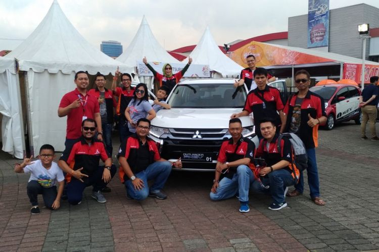 Komunitas Mitosi Menjajal Outlander PHEV