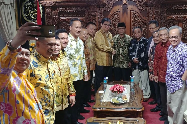 Pengurus Partai Golkar bersilaturahim ke Kantor PP Muhammadiyah, di Jakarta, Kamis (12/4/2018)