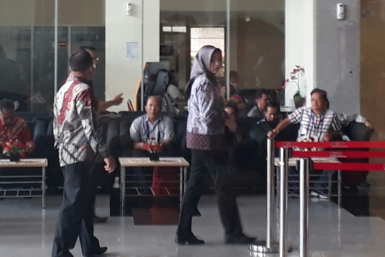 Wali Kota Tangerang Selatan, Airin Rachmi Diany, mendatangi kantor Komisi Pemberantasan Korupsi (KPK), Jumat (2/3/2018).