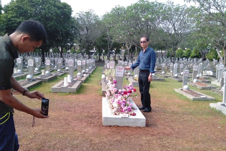 Makam Ani Yudhoyono di Taman Makam Pahlawan Kalibata, Jakarta Selatan, Kamis (13/6/2109) dikunjungi warga yang berziarah. Mereka mendoakan Ibu Ani. 