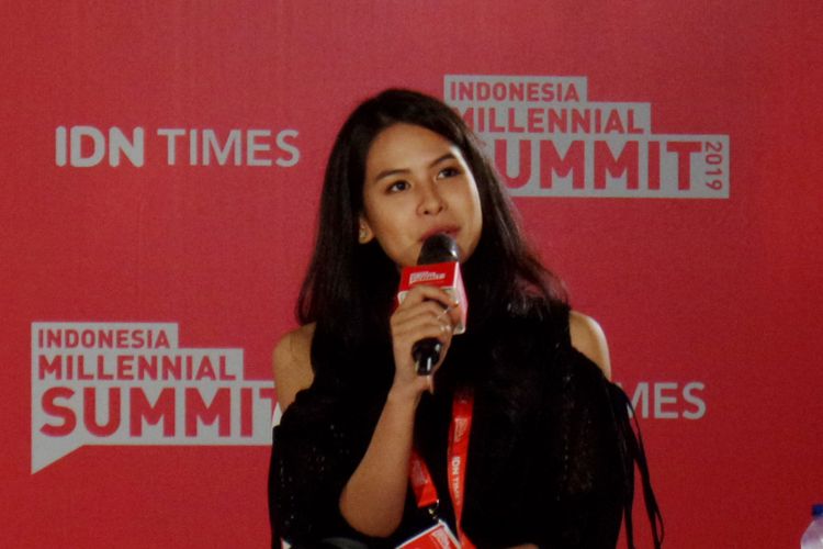 Aktris, penyanyi dan penulis lagu Maudy Ayunda ketika menjadi pembicara pada acara Indonesia Millenial Summit 2029 di Grand Ballroom Kempinski Hotel, Jakarta, Sabtu (19/1/2019).