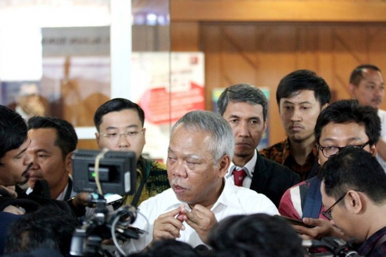 Menteri PUPR Basuki Hadimuljono seusai peluncuran Katalog Produk Baja Ringan Konstruksi 2018 di Auditorium Kementerian PUPR Jakarta, Selasa (16/10/2018).