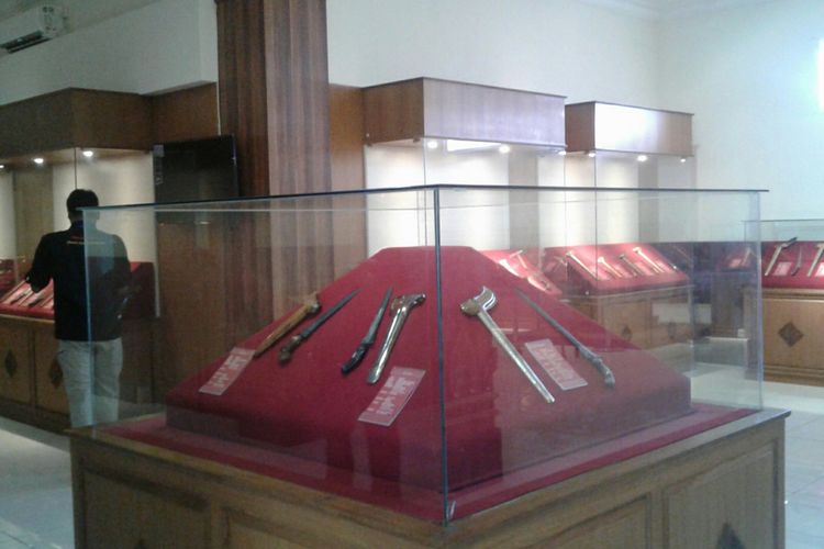 Koleksi keris yang dipajang dan dipamerkan di Museum Keris Solo, Jawa Tengah, Kamis (23/11/2017).