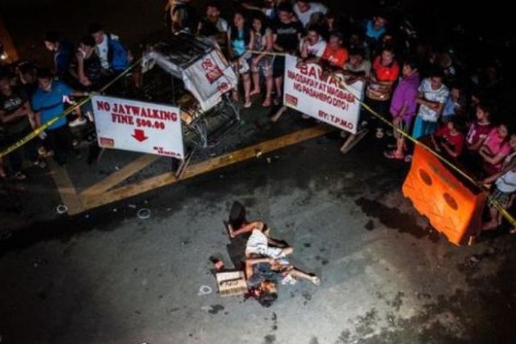 Seorang terduga pengedar narkoba tewas ditembak orang tak dikenal di salah satu sudut kota Manila, Filipina.