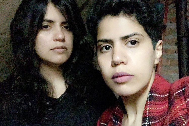 Foto yang diunggah akun @GeorgiaSisters, yang mengaku sebagai Maha dan Wafa Alsubaie, dua perempuan Arab Saudi yang kabur dari negaranya dan kini terjebak di Georgia.