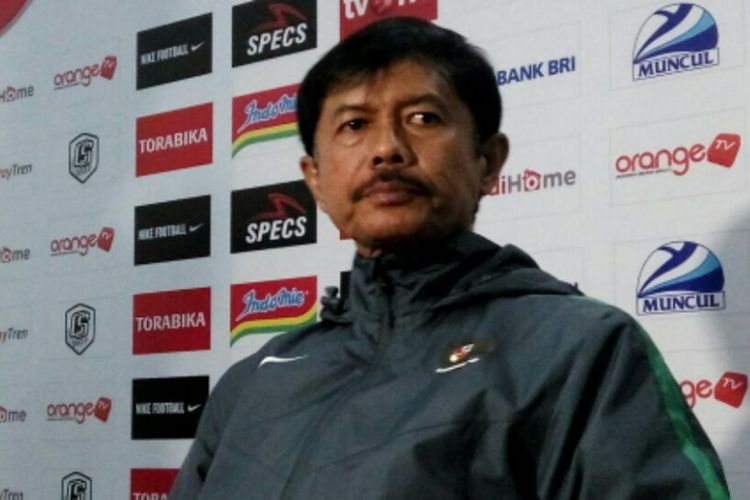 Pelatih Timnas Indonesia U-19 Indra Sjafri dalam jumpa pers usai laga uji coba melawan PSS Sleman di stadion Maguwoharjo, Sleman