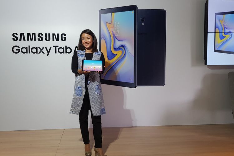 IT & Mobile Senior Product Marketing Manager Samsung Electronics Indonesia, Selvia Gofar dalam acara peluncuran tablet Android Samsung Galaxy Tab A di Jakarta, Kamis (6/9/2018).
