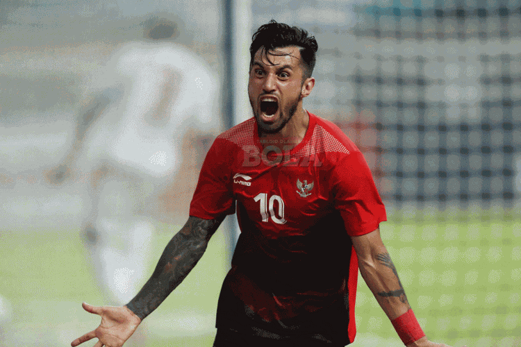 Stefano Lilipaly merayakan gol Timnas U-23 Indonesia ke gawang Uni Emirat Arab pada pertandingan babak 16 besar Asian Games 2018 di Stadion Wibawa Mukti, 24 Agustus 2018. 