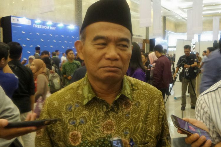 Menteri Pendidikan dan Kebudayaan Muhadjir Effendy saat ditemui usai menghadiri pembukaan Hari Kebebasan Pers Sedunia, di Jakarta Convention Center, Rabu (3/5/2017).