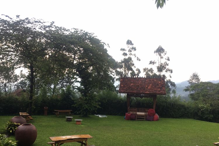 Halaman di cottage yang ada di Mulberry Hill by The Lodge, Desa Cibodas, Kecamatan Lembang, Kabupaten Bandung Barat, Jumat (23/2/2018).