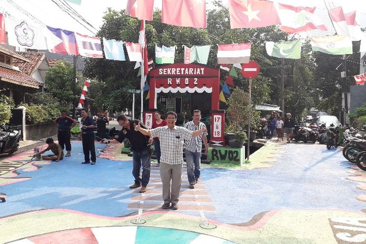 Kampung Tomang, RW 02, Jalan Gelong Baru Timur, Tomang, Grogol Petamburan, Jakarta Barat memenangkan perlombaan Kampung Banding dalam rangka menyemarakkan Asian Para Games 2018.