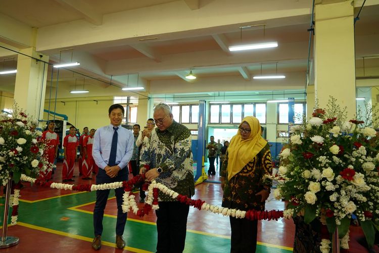 Peresmian kelas Mitsubishi di Balai Besar Pengembangan Latihan Kerja (BBPLK) Bandung