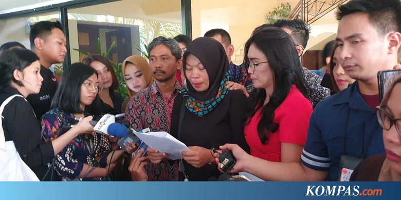 Tangis Baiq Nuril Pecah Saat Bacakan Surat Permohonan Amnesti untuk Jokowi