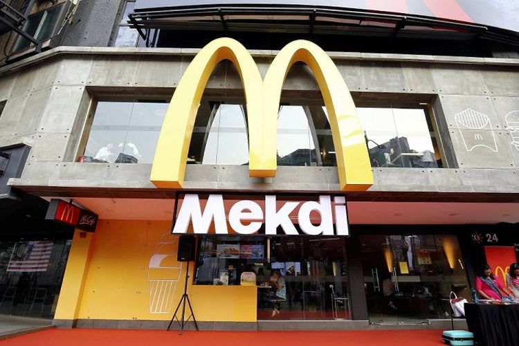 Gerai McDonalds di Bukit Bintang, yang merupakan gerai pertama di Malaysia, dibuka pada 29 Mei 1982, berubah nama dalam rangka memperingati Bulan Merdeka.