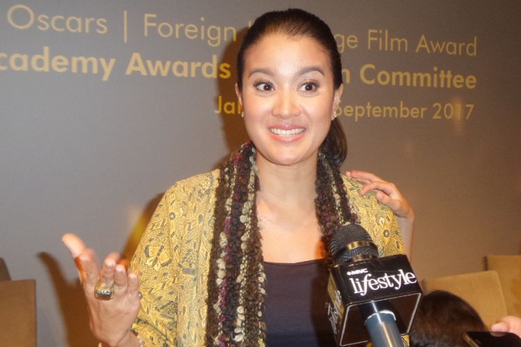 Marcella Zalianty usai pengumuman film Turah sebagai wakil Indonesia ke seleksi untuk menjadi nomine Academy Awards 2018, di Plaza Indonesia XXI, Jakarta Pusat, Selasa (19/9/2017).