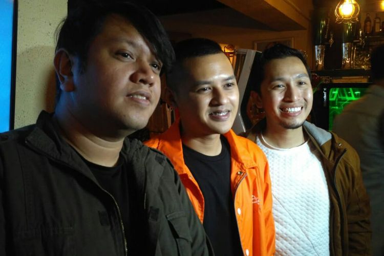 (dari kiri) Para personel 3 Composers Bemby Noor, Tengku Shafick, dan Mario Kacang dalam jumpa pers di kawasan Menteng, Jakarta Pusat, Senin (18/3/2019).