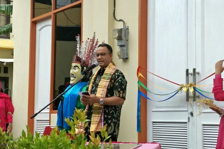 Gubernur DKI Jakarta Anies Baswedan meresmikan kantor sekretariat dan ruang serbaguna RW 08 Kelurahan Ancol, Pademangan, Jakarta Utara, Sabtu (16/12/2017).