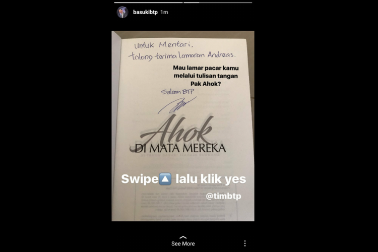 Tulisan tangan mantan Gubernur DKI Basuki Tjahaja Purnama atau Ahok untuk membantu seorang pemesan buku Ahok di Mata Mereka melamar kekasihnya.