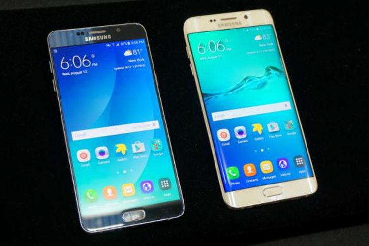 Samsung Galaxy Note 5 (kiri) dan Samsung Galaxy S6 Edge Plus.
