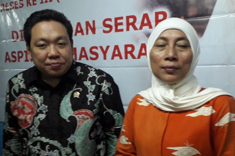 Anggota DPR RI Charles Honoris dan Anggota DPRD DKI Jakarta Ida Mahmudah saat menemui warga Rusun Penjaringan, Selasa (2/10/2018).