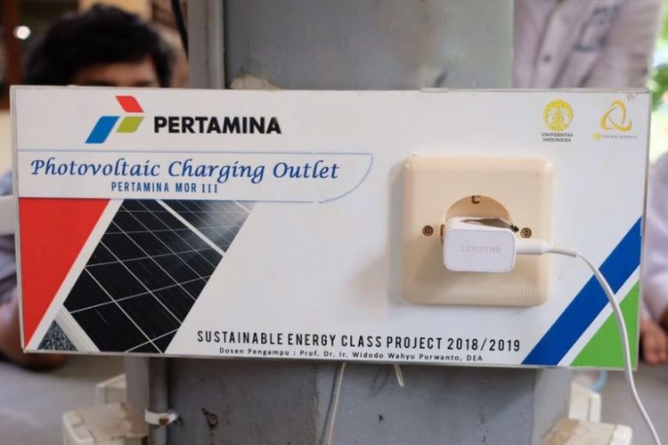 Charging Outlet Tenaga Surya