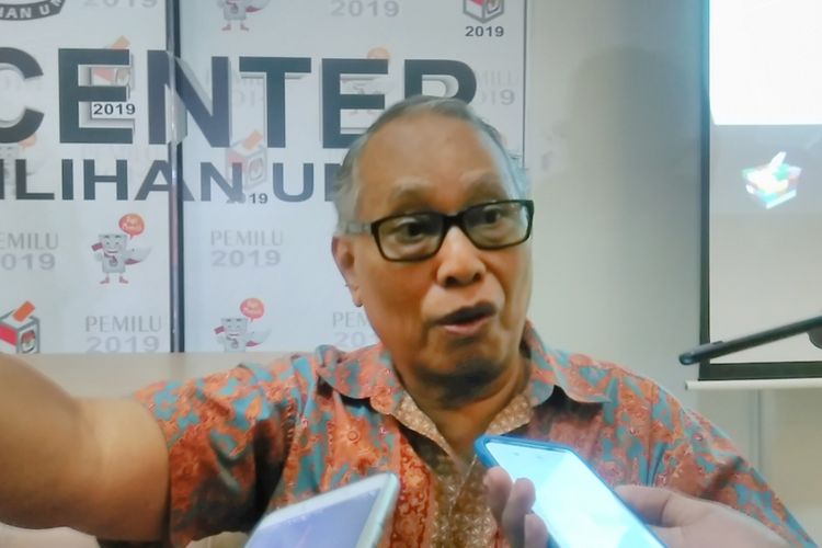Sosiolog dari Universitas Indonesia (UI) Thamrin Amal Tomagola dalam diskusi di KPU tentang potensi konflik pilkada 2018, Jakarta, Selasa (7/11/2017).