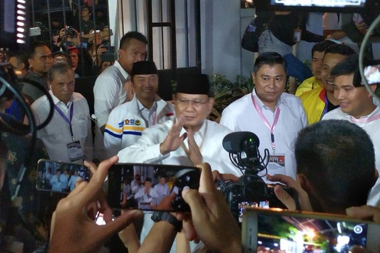 Pasangan calon presiden Prabowo Subianto tiba di kantor KPU, Menteng, Jakarta Pusat, Jumat (21/9/2018) untuk mengikuti proses pengambilan nomor urut pada Pilpres 2019.