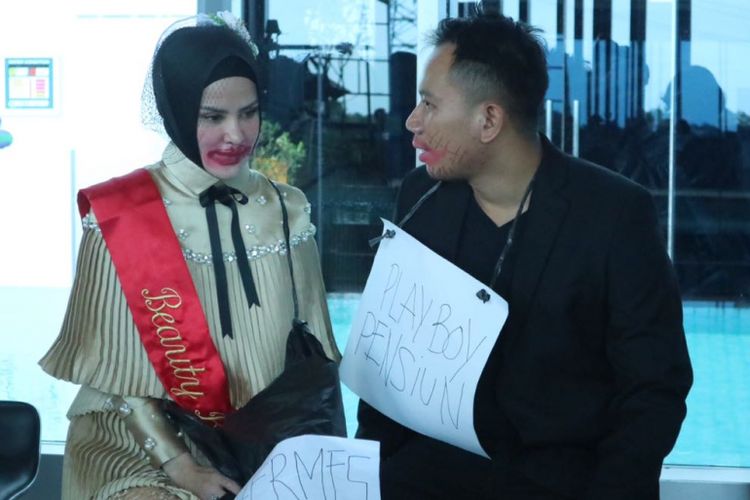 Vicky Prasetyo dan Angel Lelga mengadakan jumpa pers di Hotel Premiere Best Western The Hive Jatinegara, Jakarta Timur, Kamis (25/1/2018) mengenai akad nikah dan resepsi pernikahan mereka. 