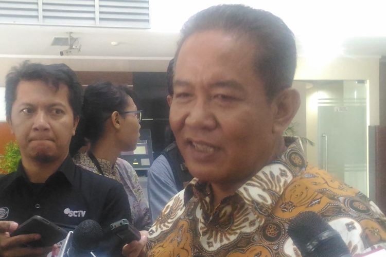 Komisaris Jenderal Polisi (Purn) Anang Iskandar mendaftarkan diri mengikuti seleksi sebagai calon pimpinan Komisi Pemberantasan Korupsi (KPK) di Gedung Sekretariat Negara, Jakarta Pusat, Rabu (3/7/2019). 