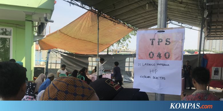 KPPS Kampung Akuarium: Ayo, Handphone Dititipkan ke Petugas Dulu...