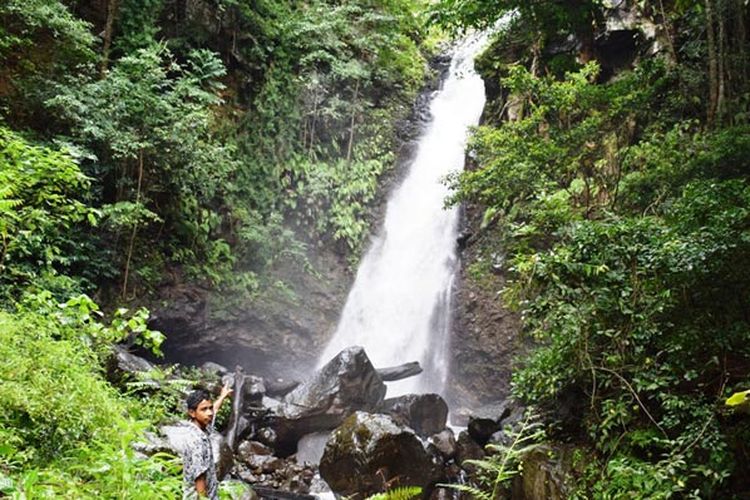 Pesona Air Terjun Tunaohok di Desa Wairterang, Kecamatan Waigete, Kabupaten Sikka, Flore. Nusa Tenggara Timur (NTT) yang menakjubkan, Rabu (24/4/2019).