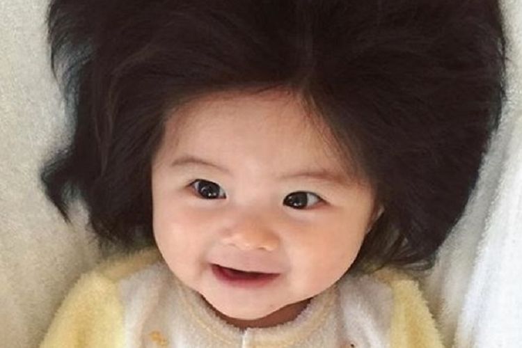 Bayi Chanco dan rambutnya yang tebal menjadi sensasi baru di dunia maya.