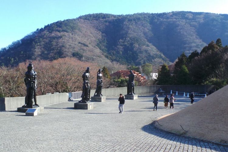 Pemandangan saat memasuki Hakone Open Air Museum, Jepang. 