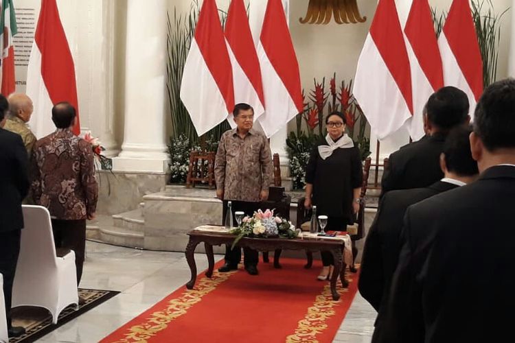 Wakil Presiden Jusuf Kalla memberikan pembekalan untuk Dubes dan Calon Dubes