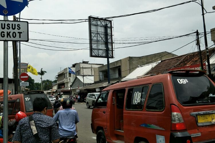 Rekayasa lalu lintas angkutan perkotaan dan transportasi online di Stasiun Bekasi, Jalan Perjuangan, Kota Bekasi, Senin (21/1/2019).