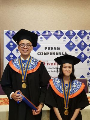 Wisuda XIII UMN 2018 (30/8/2018): Mahasiswa berprestasi UMN Sunderi Pranata dan Sintya Oktaviani