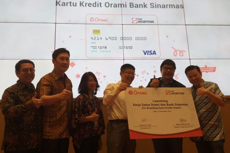 Peluncuran kartu kredit Bank Sinarmas Orami di Jakarta.