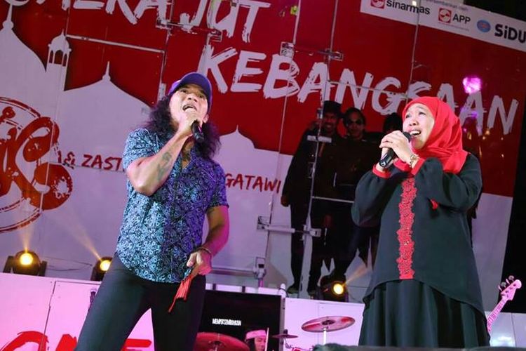 Mensos Khofifah Indar Parawansa dan Kaka Slank nyanyi bareng di Mojokerto